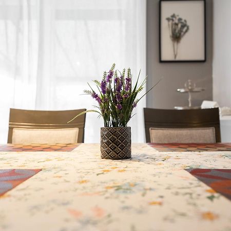 Comfortable Spacious House With Parking Brossard Exteriér fotografie