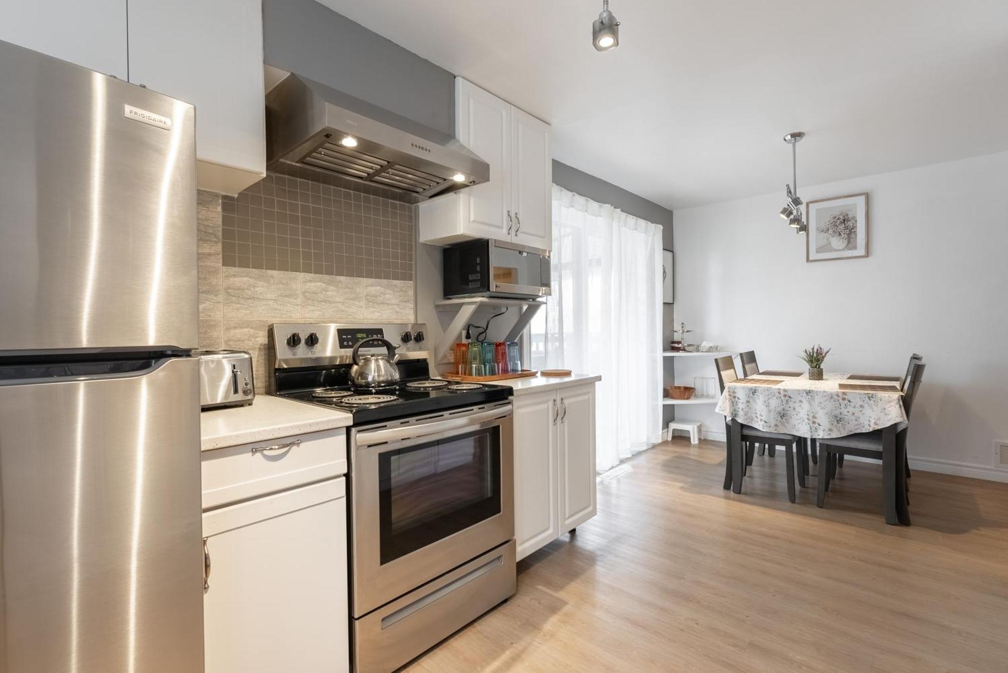 Comfortable Spacious House With Parking Brossard Exteriér fotografie