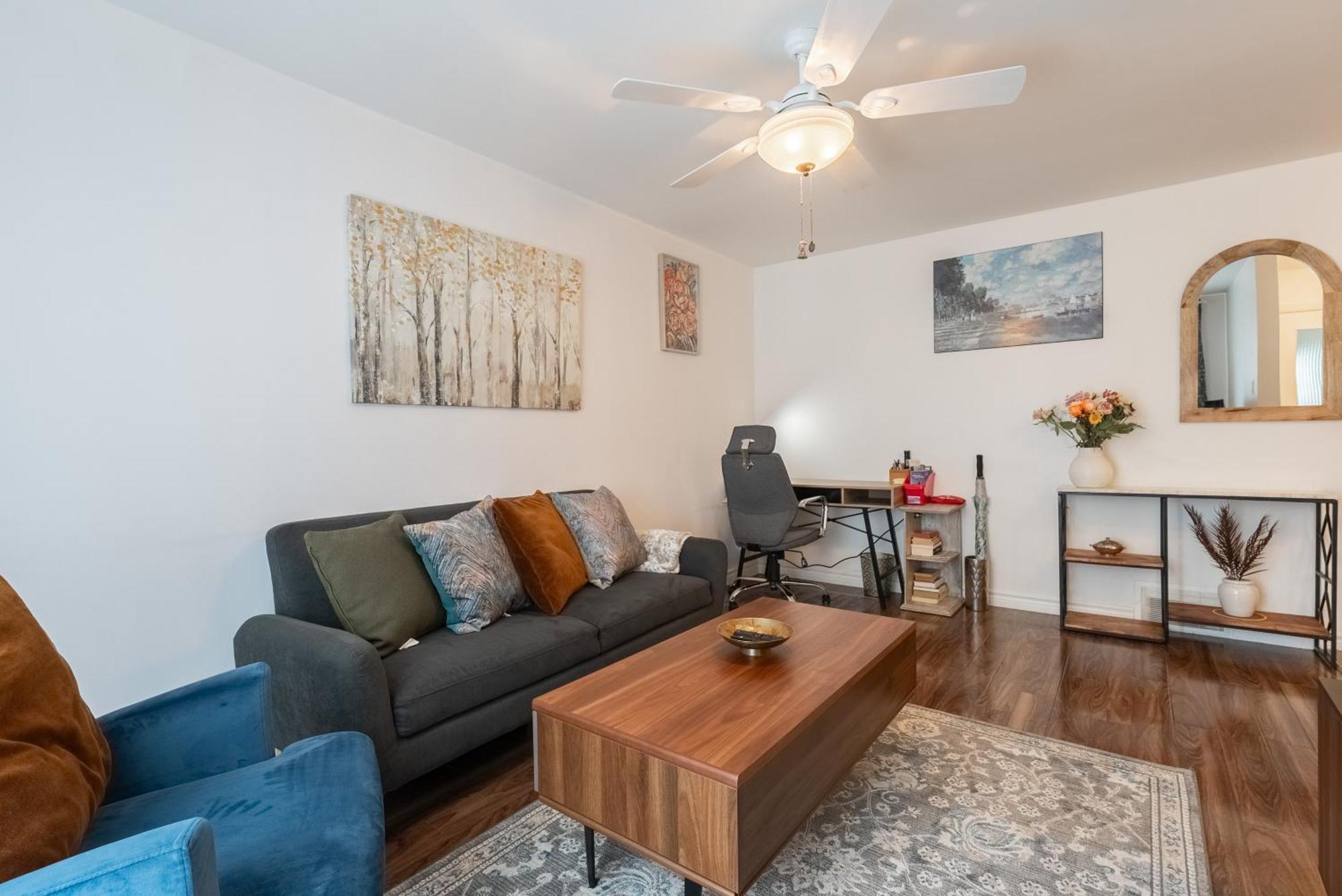 Comfortable Spacious House With Parking Brossard Exteriér fotografie