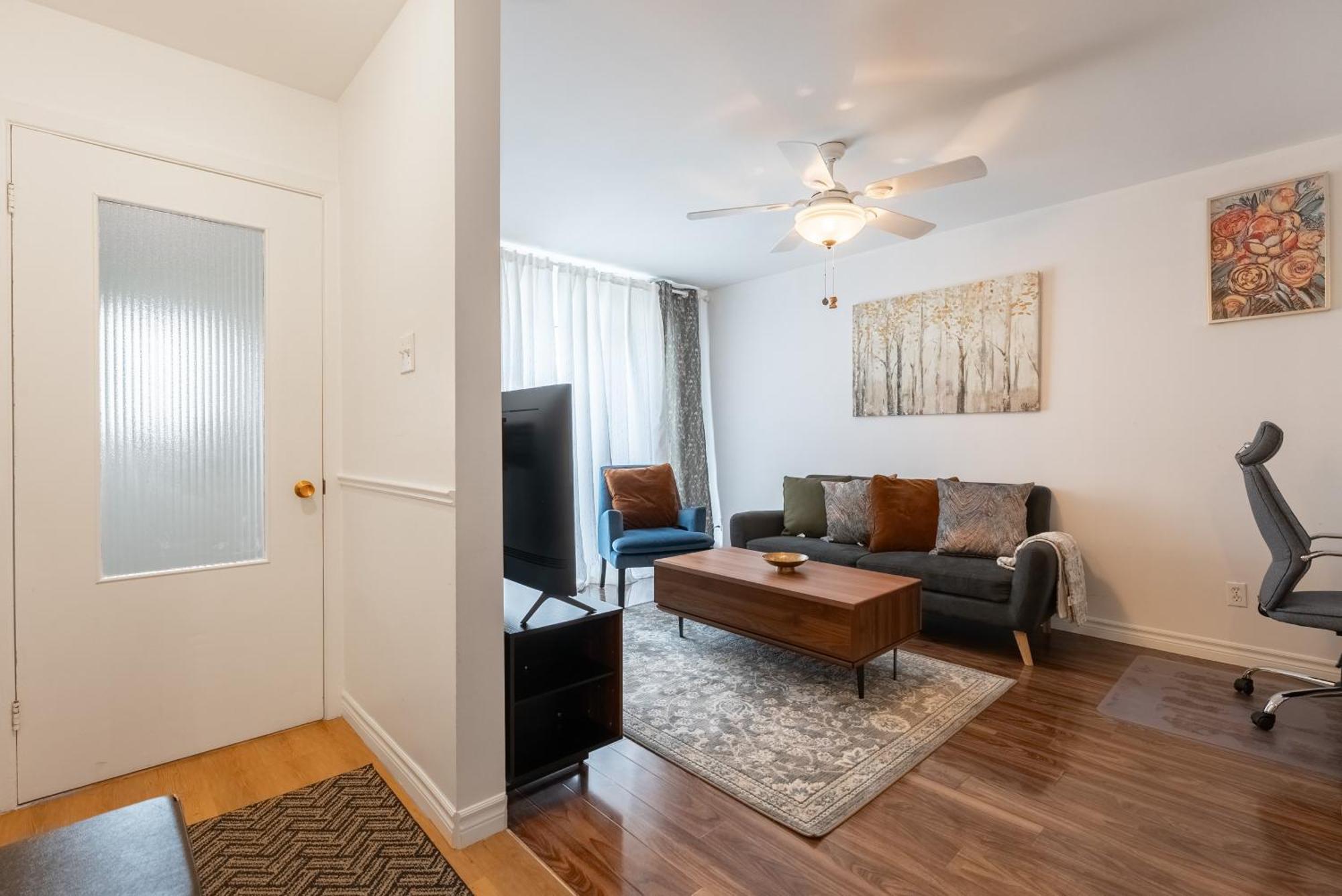 Comfortable Spacious House With Parking Brossard Exteriér fotografie