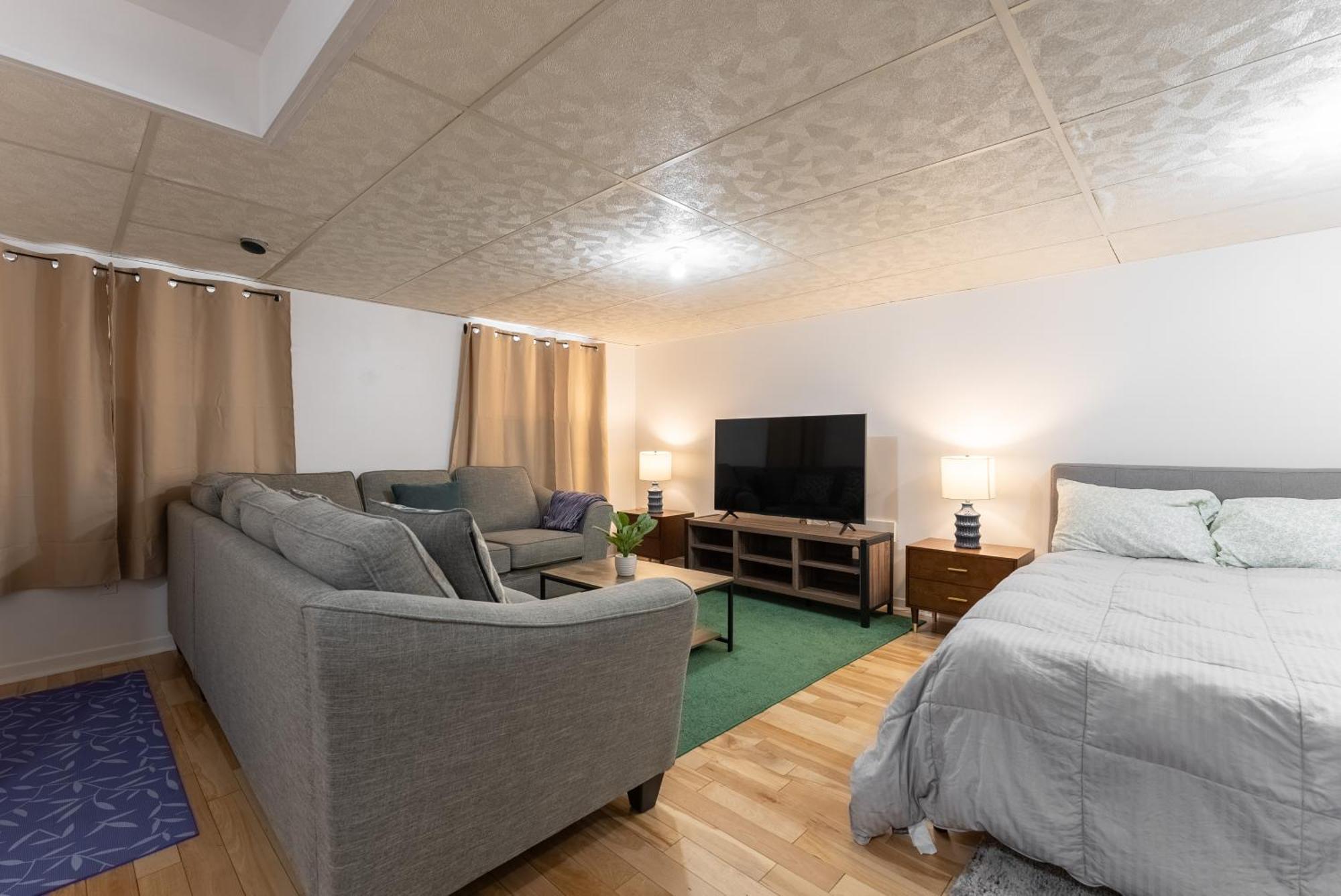 Comfortable Spacious House With Parking Brossard Exteriér fotografie