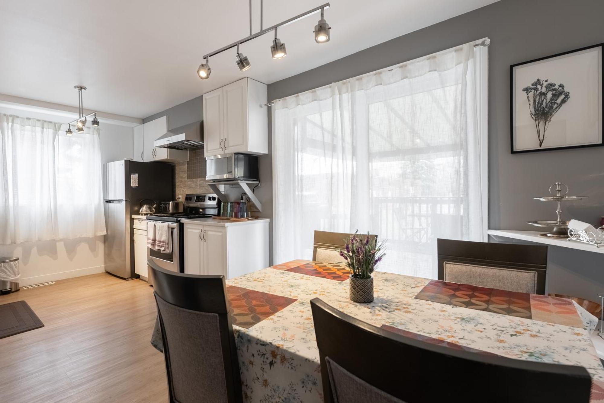 Comfortable Spacious House With Parking Brossard Exteriér fotografie