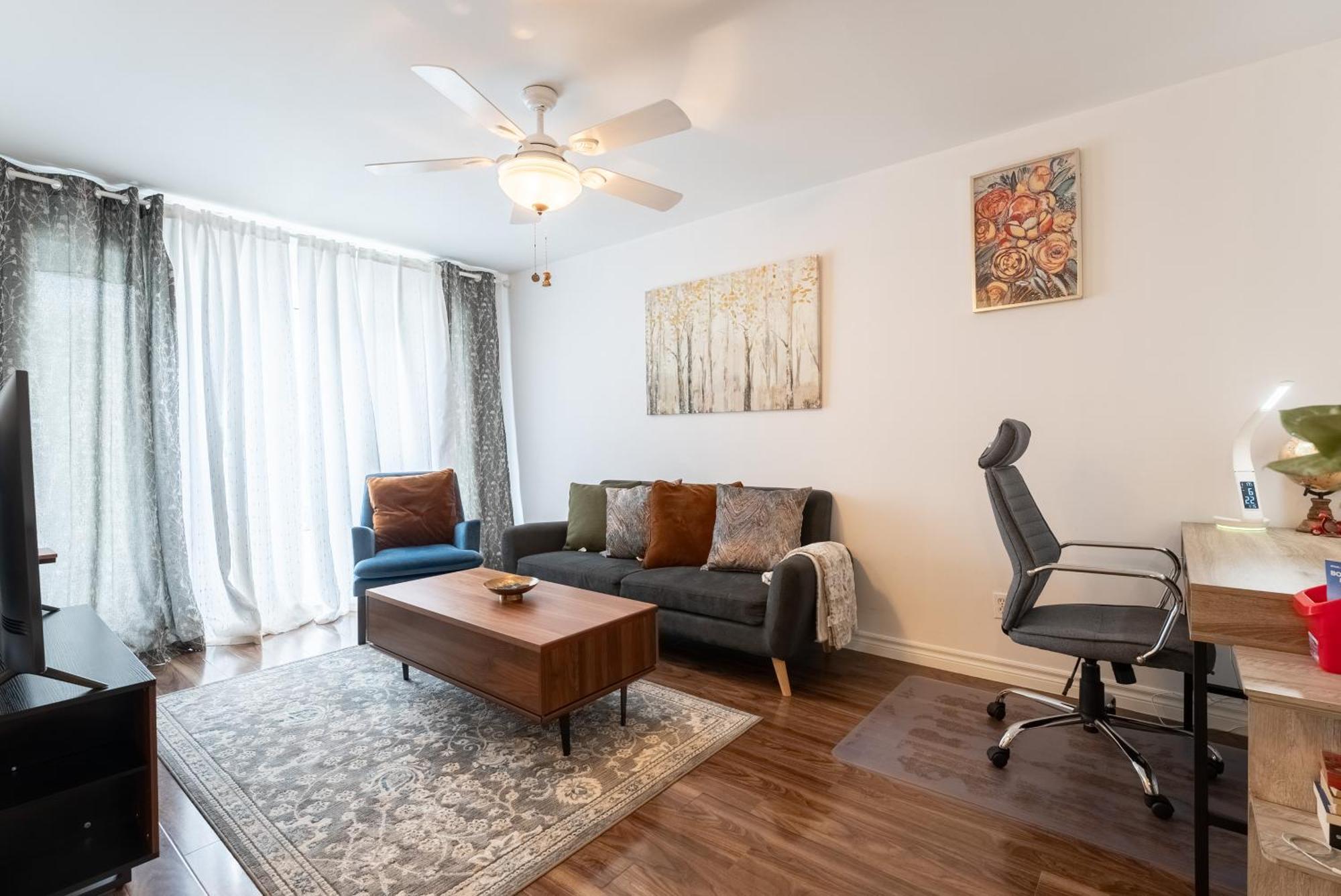 Comfortable Spacious House With Parking Brossard Exteriér fotografie