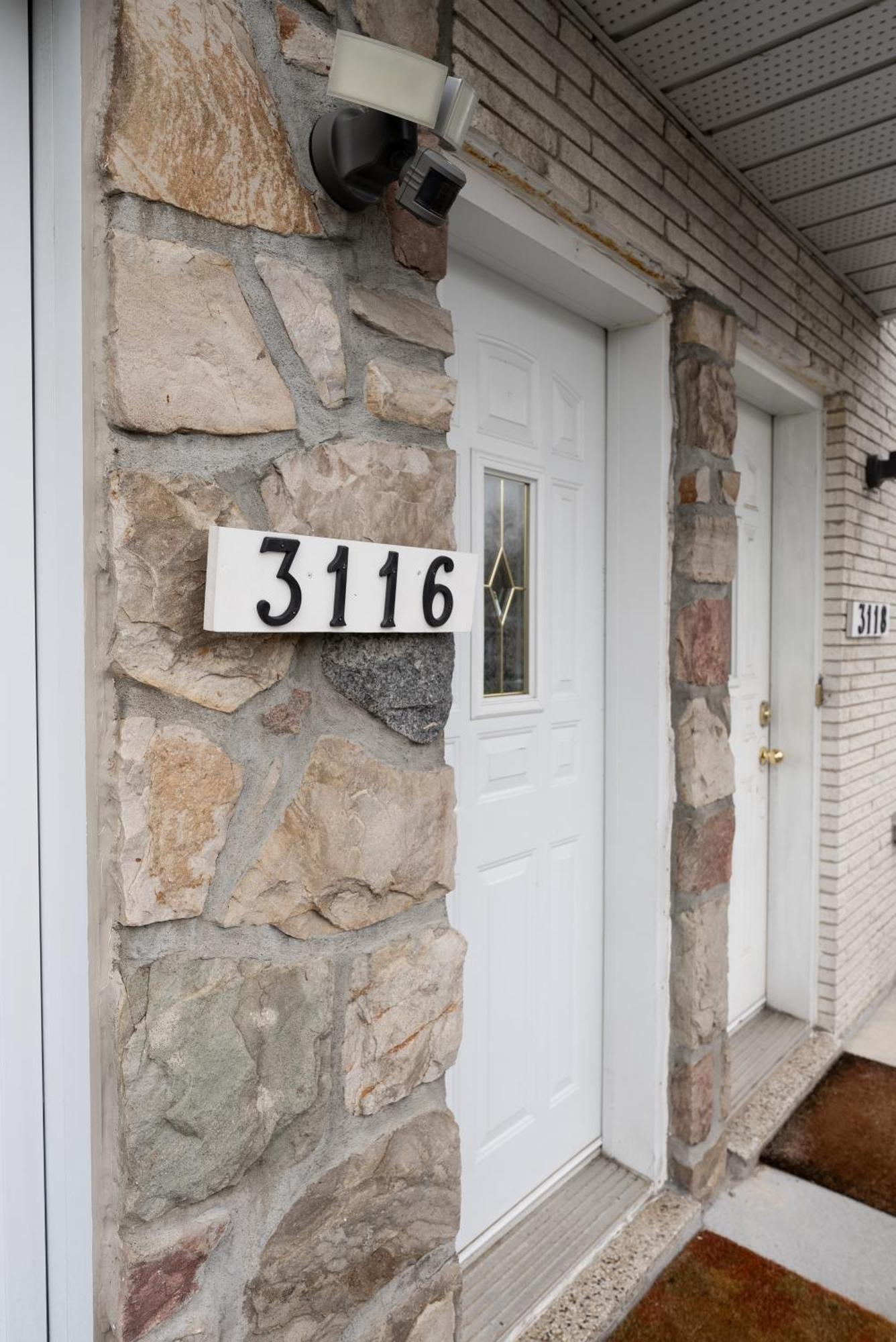 Comfortable Spacious House With Parking Brossard Exteriér fotografie
