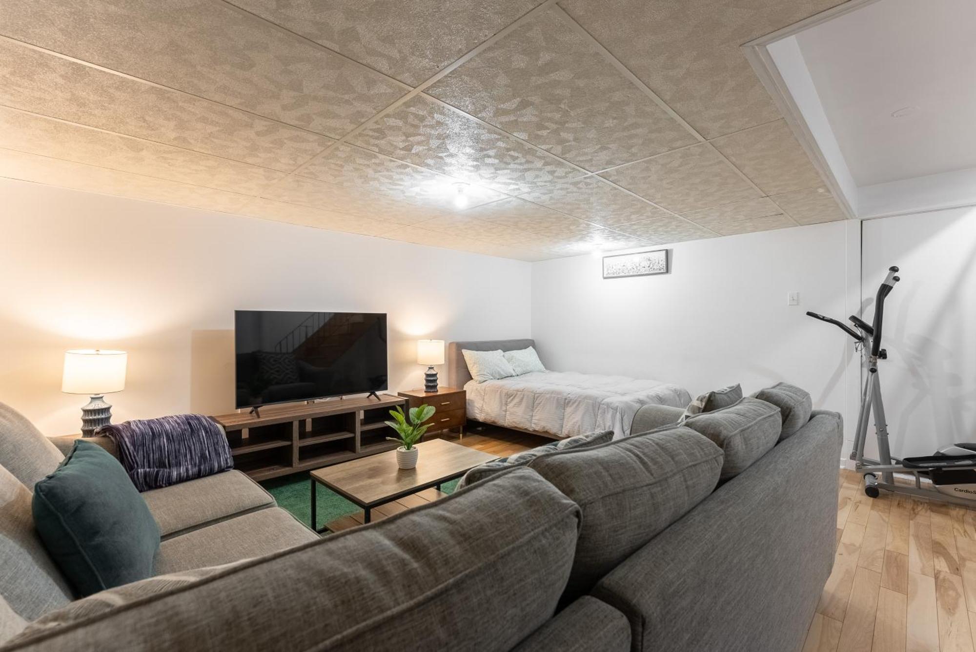 Comfortable Spacious House With Parking Brossard Exteriér fotografie