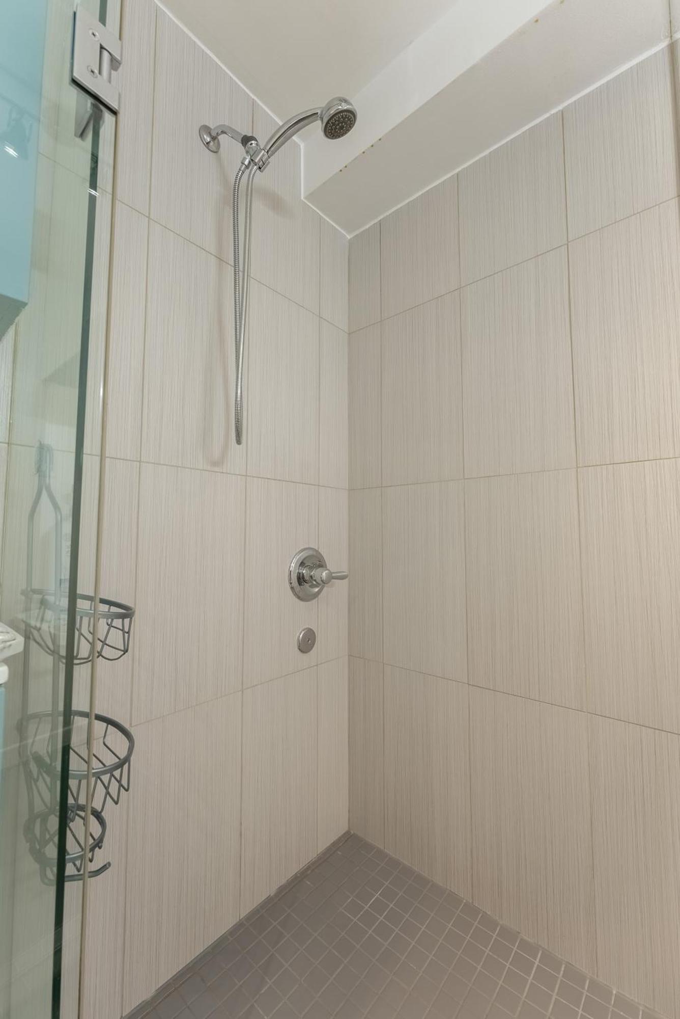 Comfortable Spacious House With Parking Brossard Exteriér fotografie