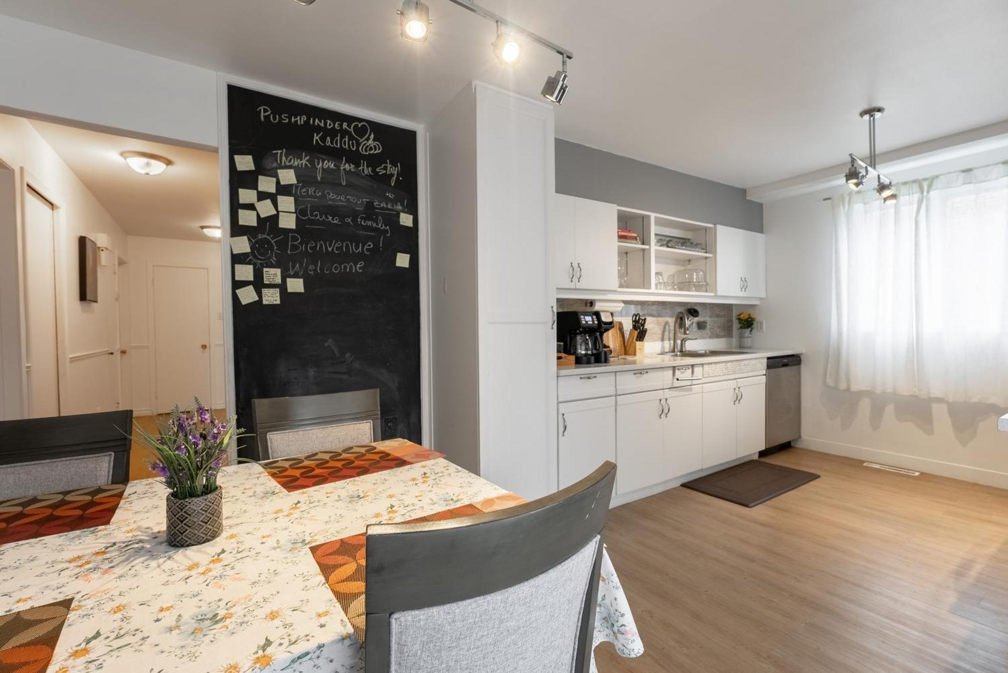 Comfortable Spacious House With Parking Brossard Exteriér fotografie